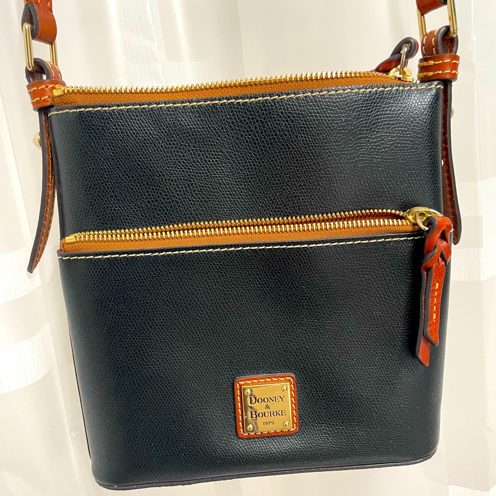 Dooney & Bourke Crossbody Bag / Purse